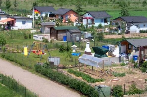 從田園社區到美麗鄉村建設——-以德國小果菜園為例