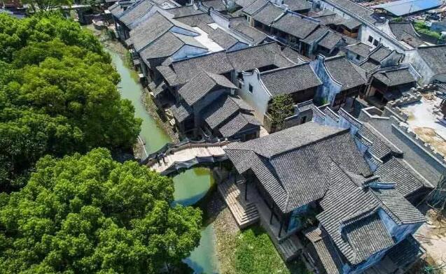 三年時間內，“桐鄉(xiāng)毛衫時尚小鎮(zhèn)”完成固定資產投資56.25億元